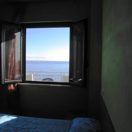 In Isola Di 20990 *